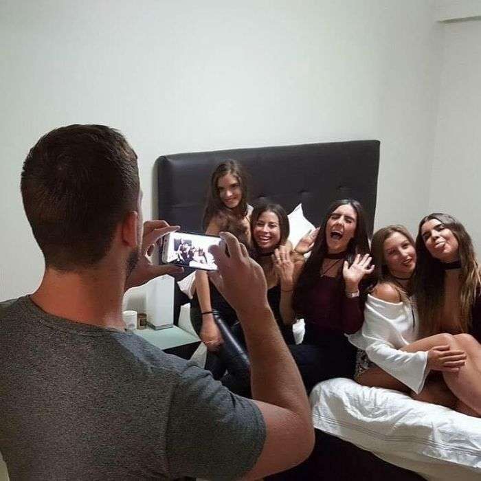 Хлопці фотографують своїх дівчат для Instagram (27 фото)