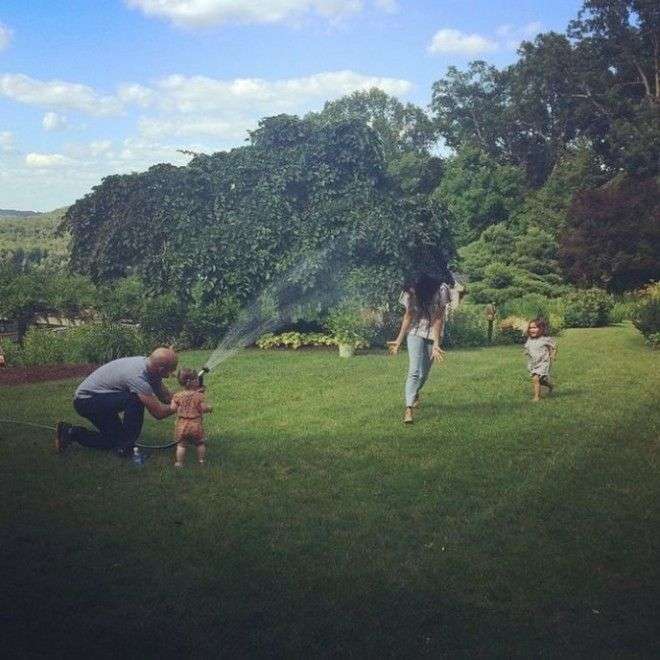 Брюс Вілліс і його сімя на фото в «Instagram» (20 фото)