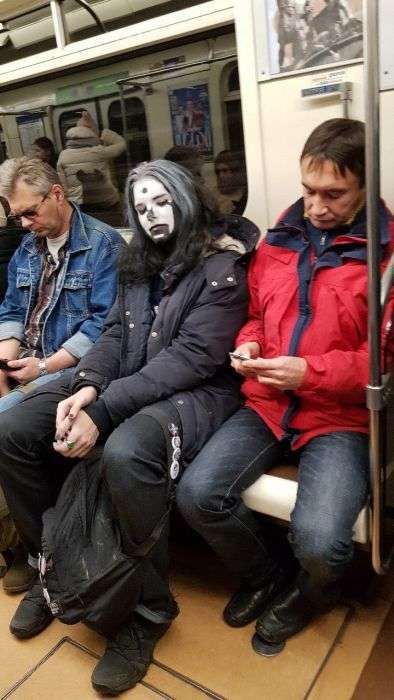 Модні пасажири метро (28 фото)