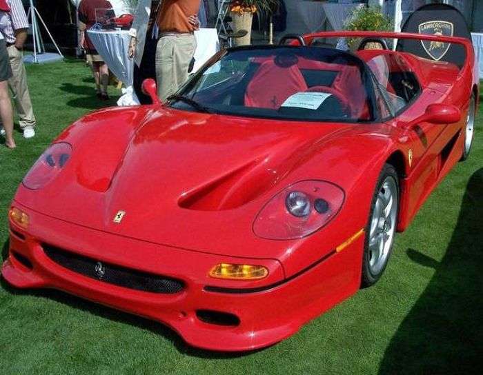 З роками змінювалися автомобілі марки Ferrari (13 фото)