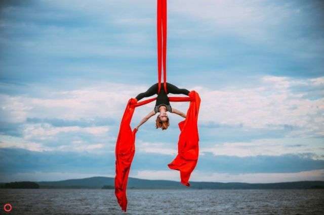 10 гімнасток влаштували ефектну фотосесію з підйомним краном (28 фото)
