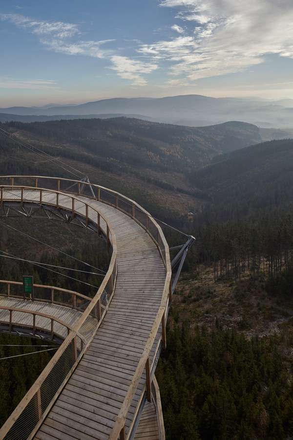 Оглядовий майданчик з екстремальних гіркою в горах Чехії (13 фото)