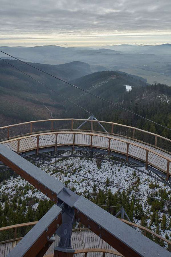 Оглядовий майданчик з екстремальних гіркою в горах Чехії (13 фото)