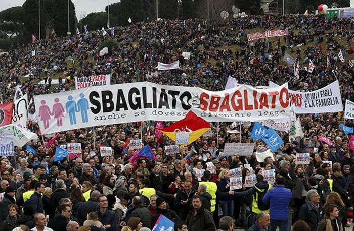 Мітинг противників одностатевих шлюбів в Італії (5 фото)