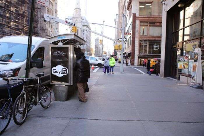 В центрі Нью-Йорка встановили кабінку для мастурбації (3 фото)