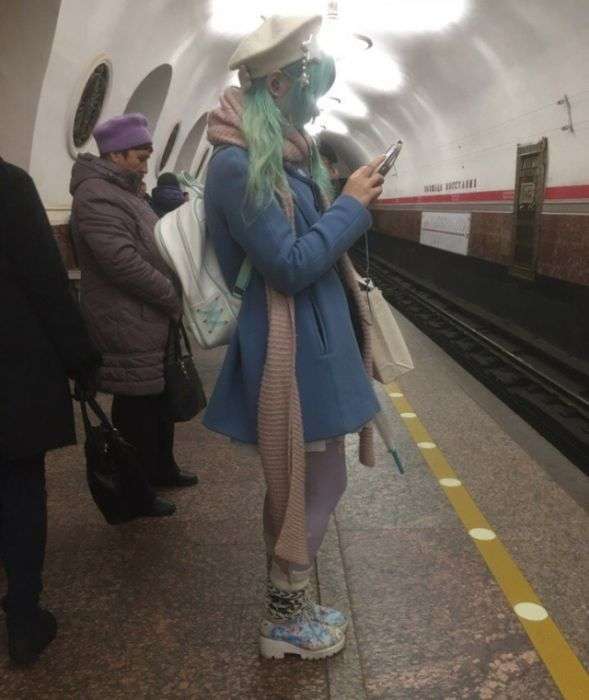 Модні пасажири метро (22 фото)