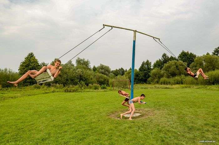 У Білорусії пенсіонера змушують знести побудований їм «сільський аквапарк» (11 фото)
