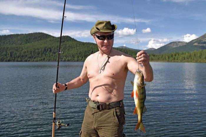 Павло Дуров влаштував флешмоб #PutinShirtlessChallenge (2 фото)