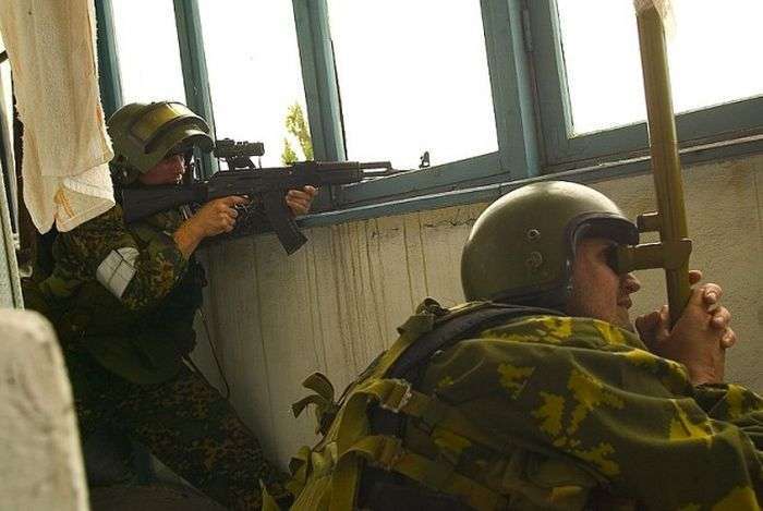 Співробітники спецназу під час теракту в Беслані (28 фото)