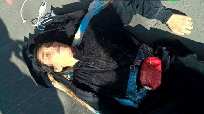 Житель Сургута, напав на перехожих із ножем, був убитий на місці (5 фото + 2 відео)