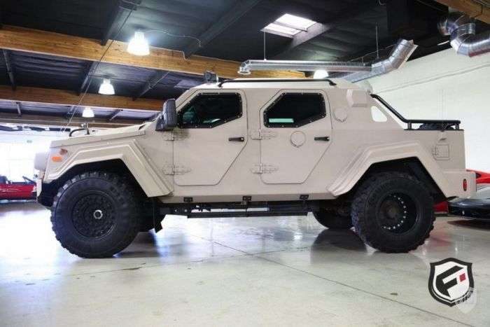 На аукціоні в США продають армійський позашляховик Terradyne Gurkha за 700 000$ (20 фото)