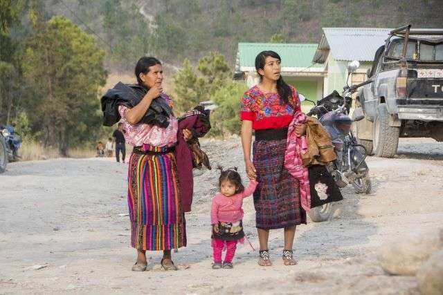 Як звичайна людина стала Богом для сільських жителів Гватемали (10 фото)
