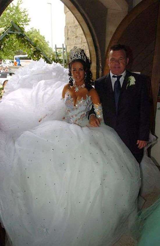 Дивні і незвичайні весільні сукні (22 фото)