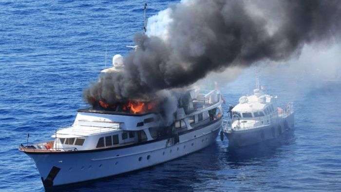 Пожежа на яхті If Only в Середземному морі (5 фото)