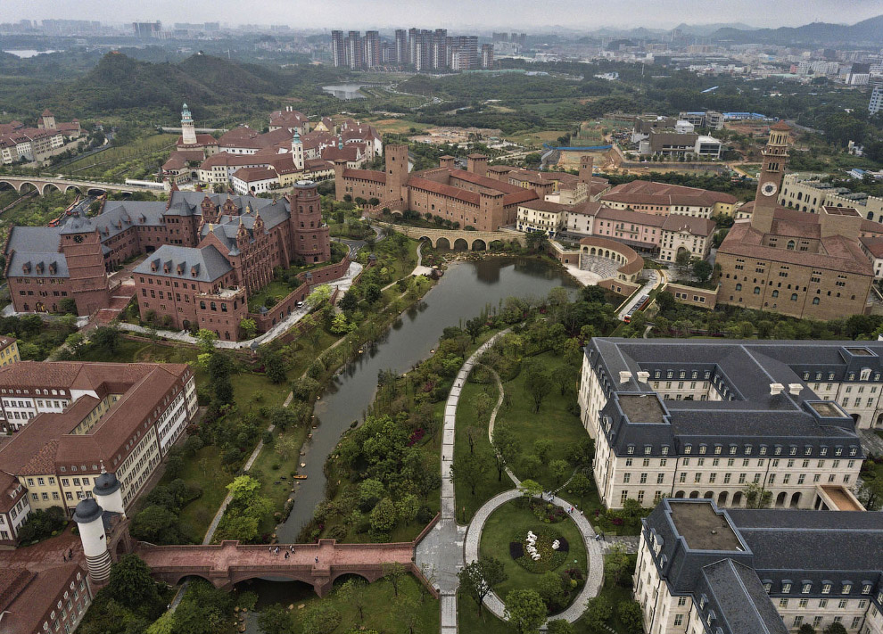 Новый кампус Huawei с копиями мировых достопримечательностей 