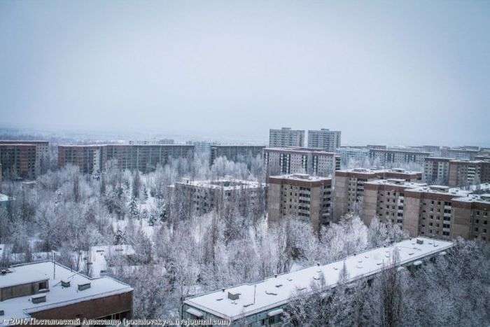 Вид на Припять, що відкривається з 16-поверхівок міста (25 фото)