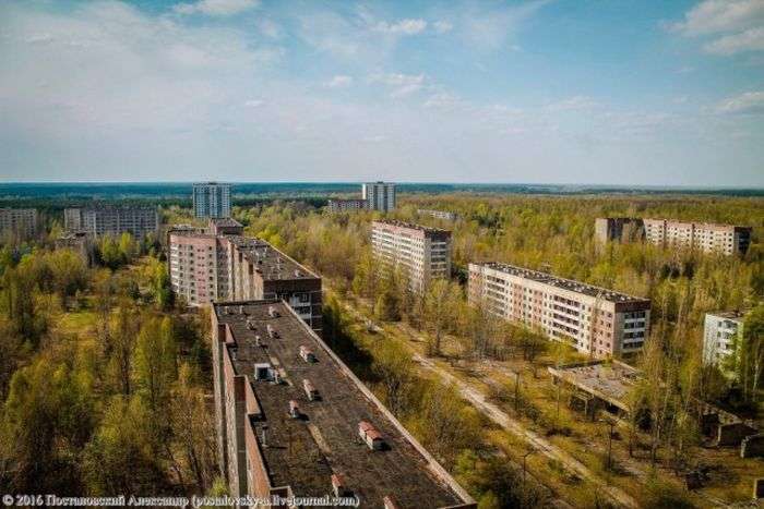 Вид на Припять, що відкривається з 16-поверхівок міста (25 фото)