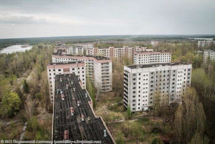 Вид на Припять, що відкривається з 16-поверхівок міста (25 фото)