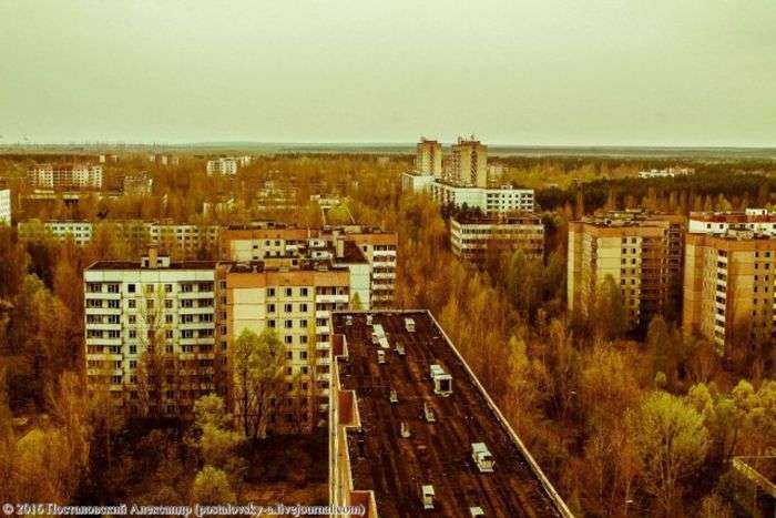 Вид на Припять, що відкривається з 16-поверхівок міста (25 фото)