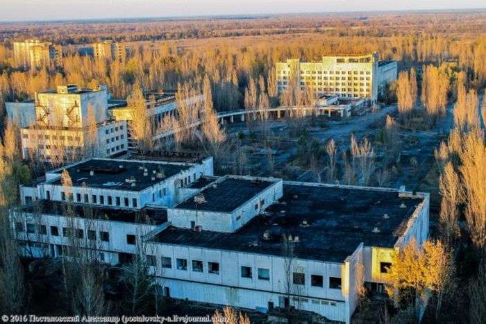 Вид на Припять, що відкривається з 16-поверхівок міста (25 фото)