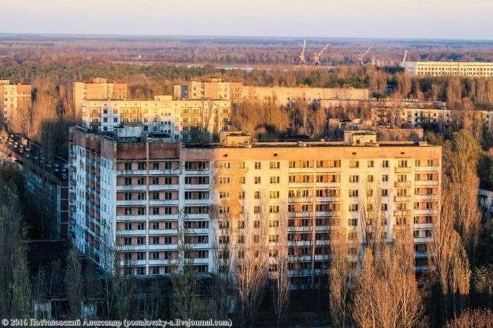 Вид на Припять, що відкривається з 16-поверхівок міста (25 фото)