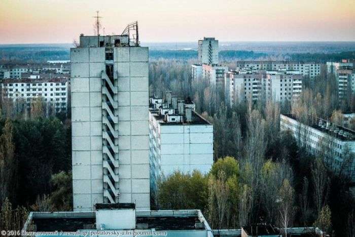 Вид на Припять, що відкривається з 16-поверхівок міста (25 фото)
