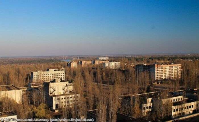 Вид на Припять, що відкривається з 16-поверхівок міста (25 фото)