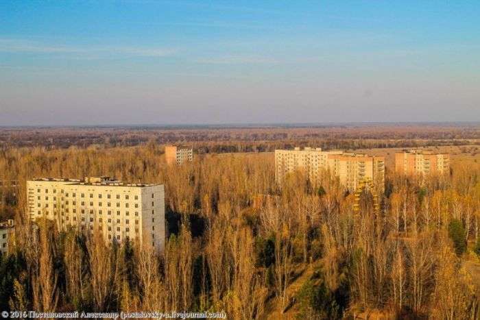 Вид на Припять, що відкривається з 16-поверхівок міста (25 фото)