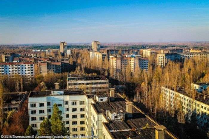 Вид на Припять, що відкривається з 16-поверхівок міста (25 фото)
