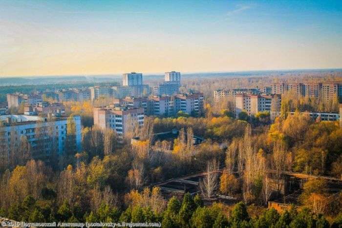 Вид на Припять, що відкривається з 16-поверхівок міста (25 фото)