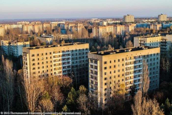 Вид на Припять, що відкривається з 16-поверхівок міста (25 фото)