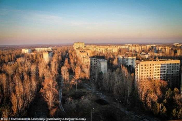 Вид на Припять, що відкривається з 16-поверхівок міста (25 фото)