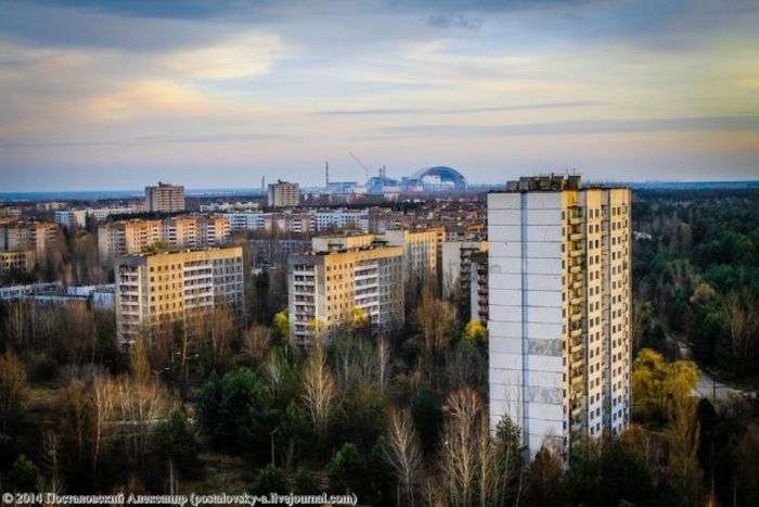 Вид на Припять, що відкривається з 16-поверхівок міста (25 фото)
