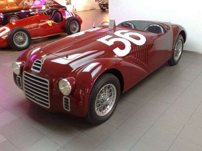 З роками змінювалися автомобілі марки Ferrari (13 фото)