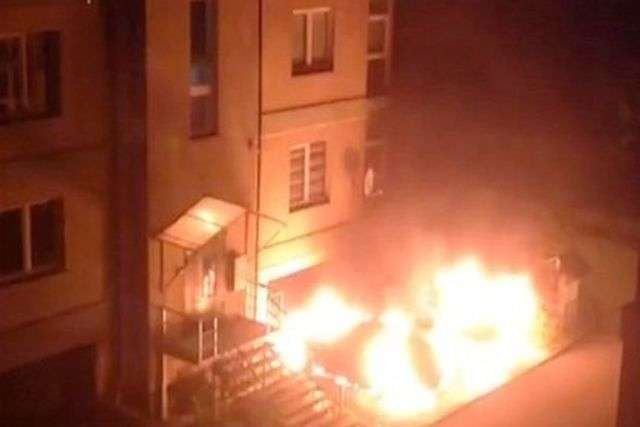 У Калінінграді ще гарячий кузов згорілого авто здали на металобрухт (2 фото)
