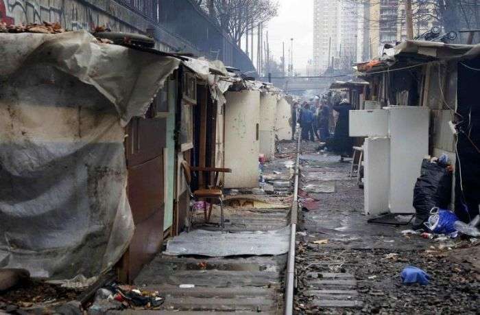 Циганські нетрі на околиці Парижа (16 фото)