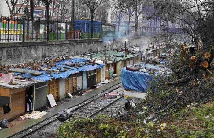 Циганські нетрі на околиці Парижа (16 фото)