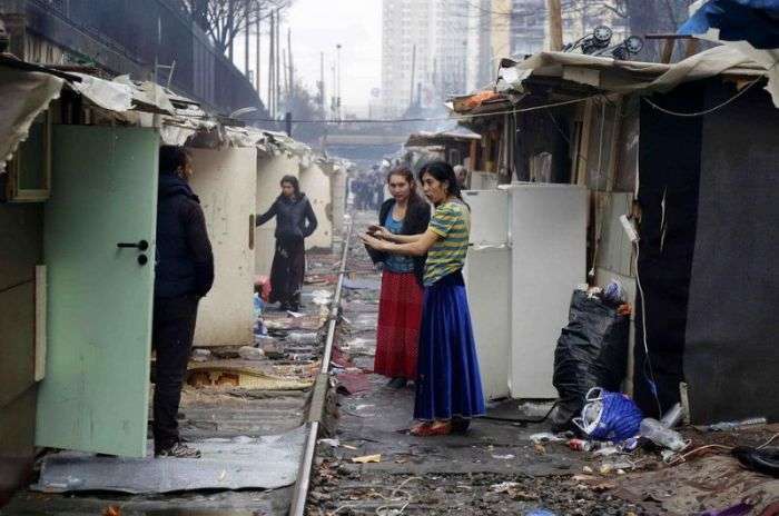 Циганські нетрі на околиці Парижа (16 фото)