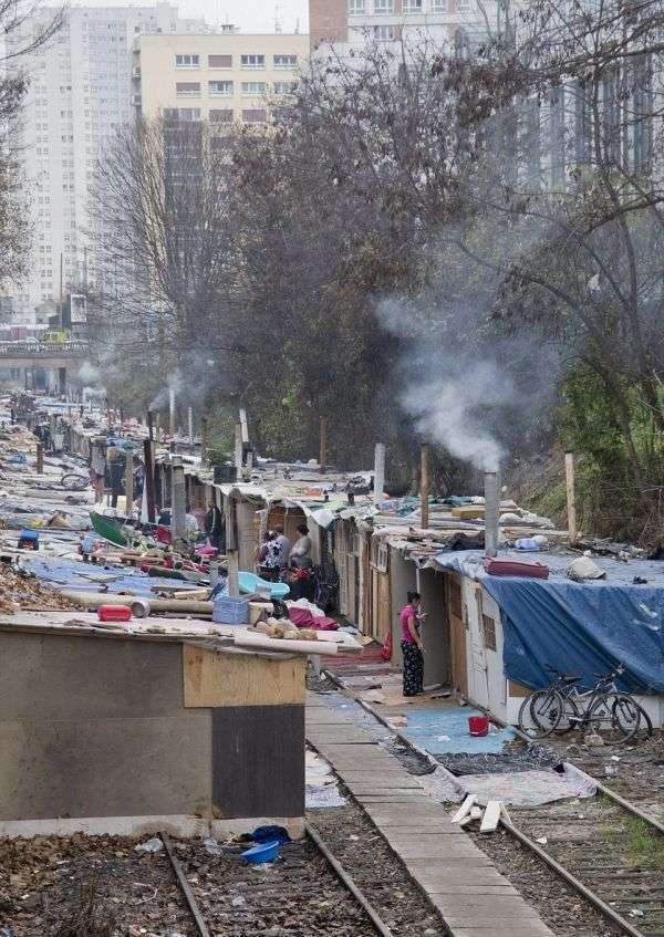 Циганські нетрі на околиці Парижа (16 фото)