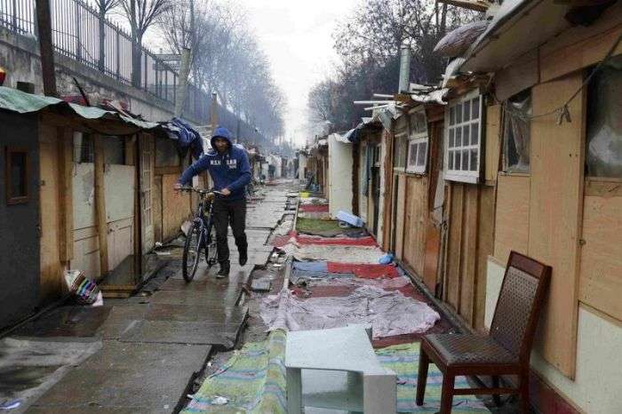 Циганські нетрі на околиці Парижа (16 фото)