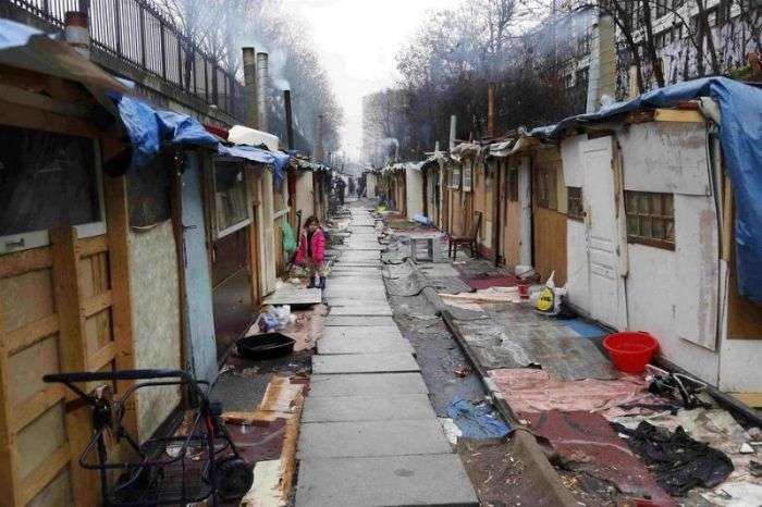 Циганські нетрі на околиці Парижа (16 фото)