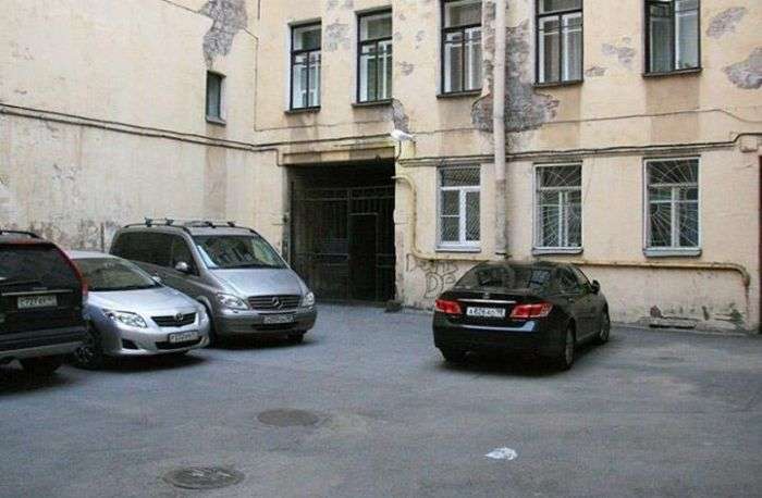 Так могли б виглядати пітерські двори-колодязі без машин (2 фото)