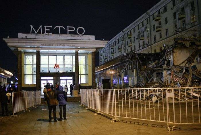 У Москві почався знесення кіосків, визнаних «небезпечним самобудом» (30 фото)