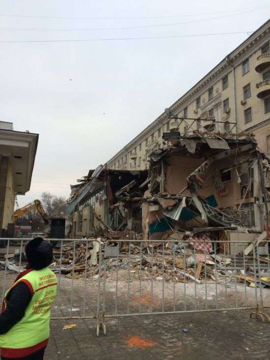 У Москві почався знесення кіосків, визнаних «небезпечним самобудом» (30 фото)