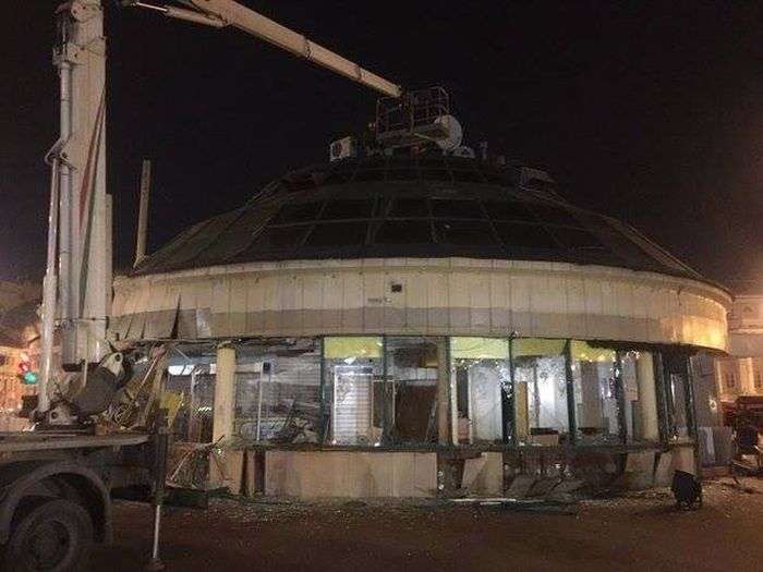 У Москві почався знесення кіосків, визнаних «небезпечним самобудом» (30 фото)