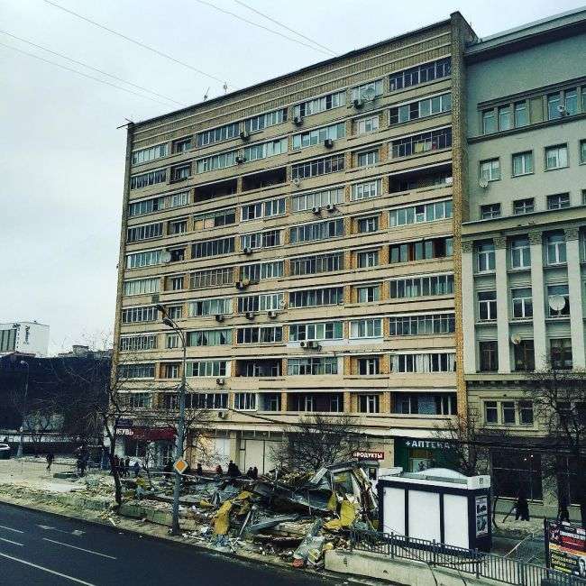 У Москві почався знесення кіосків, визнаних «небезпечним самобудом» (30 фото)
