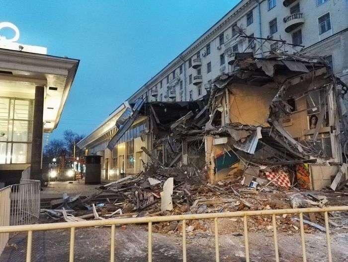 У Москві почався знесення кіосків, визнаних «небезпечним самобудом» (30 фото)