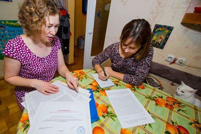 У Єкатеринбурзі багатодітній родині не дозволяють будувати будинок на виділення їм землі (5 фото)