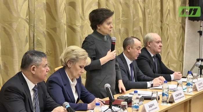 Директор департаменту освіти ХМАО Любов Ковешнікова любить пограти в «Косинку» в робочий час (3 фото)