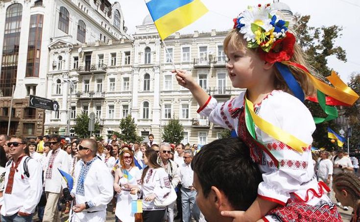 Они гордятся тем, что украинцы, проклинают родню в России и завидуют их пенсии в 14 тысяч россия,украина